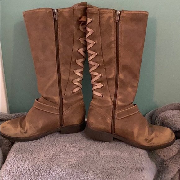 Girls 3 tall lace back zip up boots in tan. - Picture 5 of 7